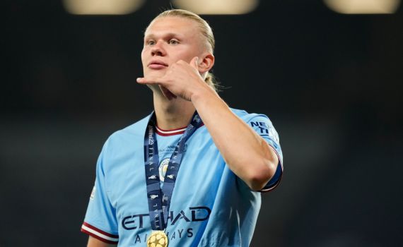 שיא חדש: הולאנד עקף את מסי ורונאלדו בדרך ל-300 שערים