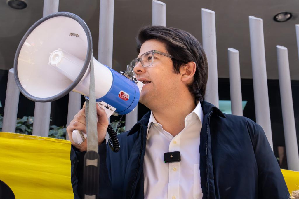 קולומביה: מועמד לנשיאות נורה בזמן אירוע בחירות | תיעוד