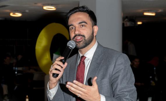 דרמה בניו יורק: המועמד הפרו-פלסטיני מוביל במירוץ לראשות העיר