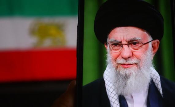 הנה זה בא: בכירים באיראן פועלים להדחת חמינאי