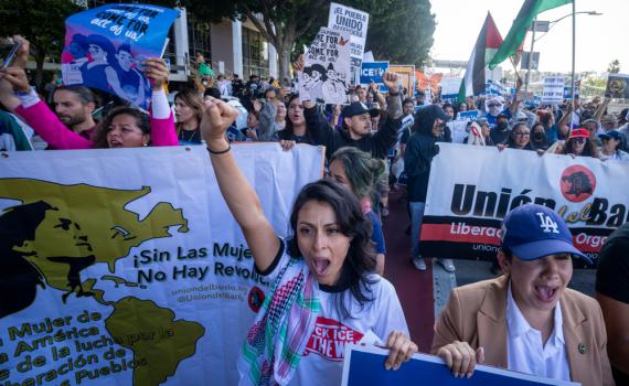 כאוס בלוס אנג'לס: 200 מפגינים נעצרו, עוצר לילי הוטל