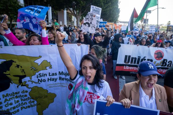 כאוס בלוס אנג'לס: 200 מפגינים נעצרו, עוצר לילי הוטל