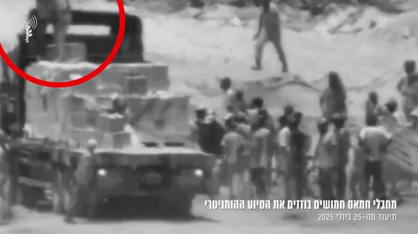 נלחם בשקר: צה"ל פרסם תיעוד של חמאס בוזזים סיוע