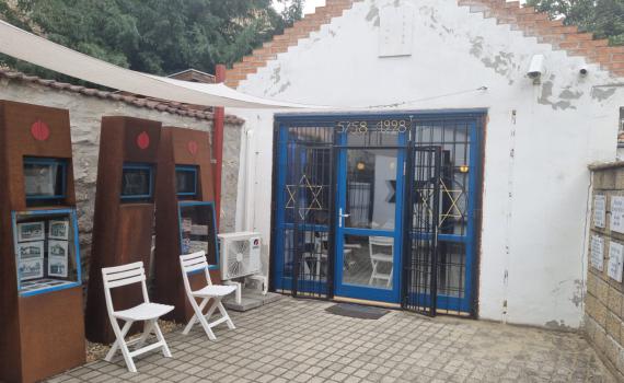 בעיירת האומנים סטנדטרה: זיכרון, מרציפן ובית כנסת קטן