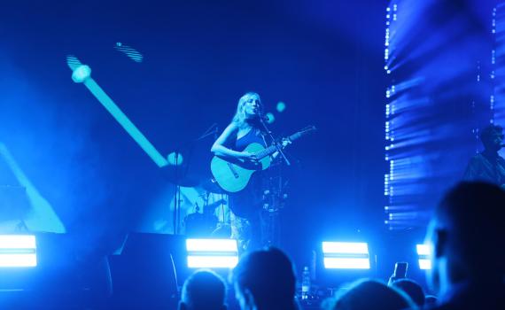 לא רק שירים: רגעי השיא במופע העשור של ג'יין בורדו