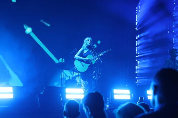 לא רק שירים: רגעי השיא במופע העשור של ג'יין בורדו