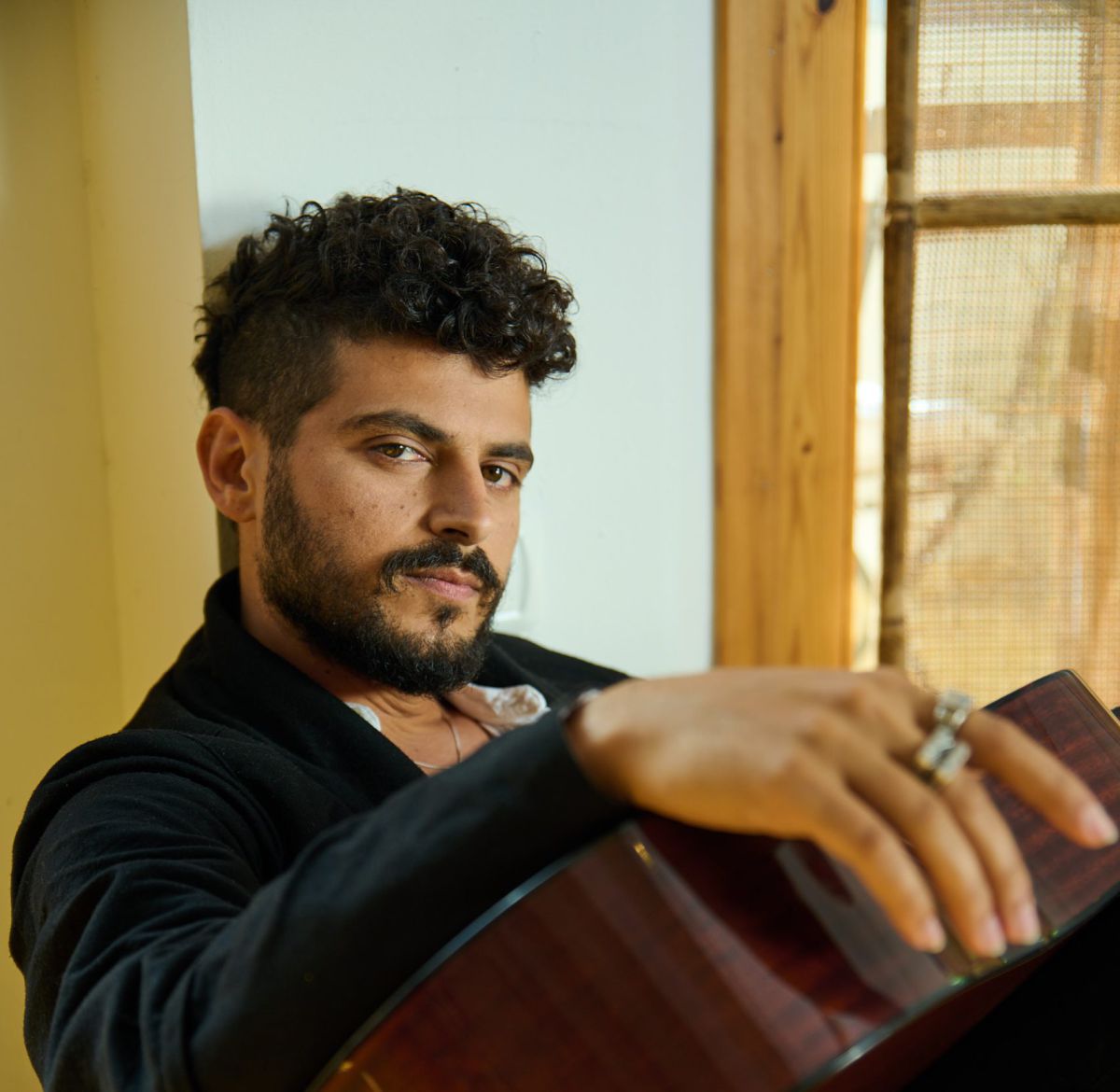 איבד את אימו, עכשיו הוא שר בשמה: דניאל וייס בשיר חדש