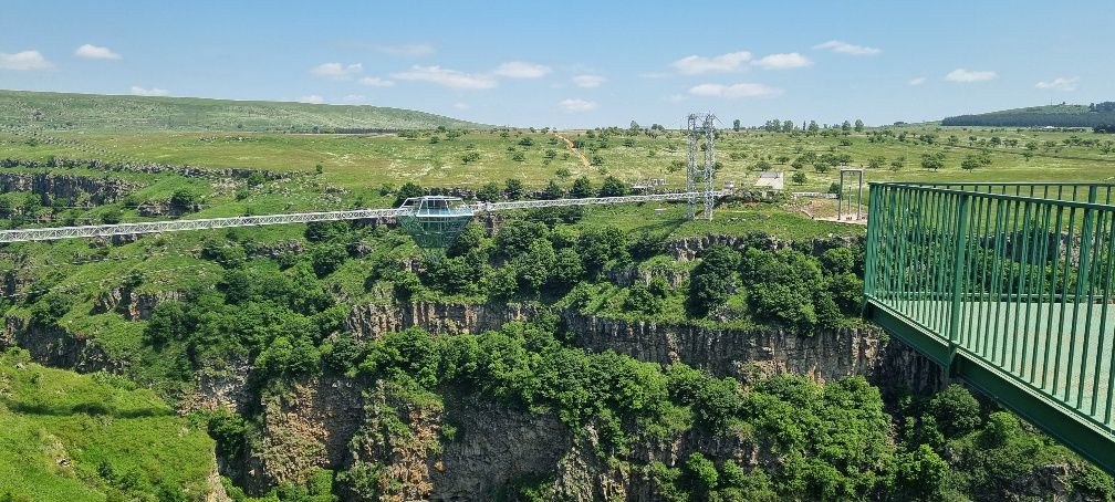 גאורגיה הקסומה: מבתי כנסת היסטוריים למערות נטיפים