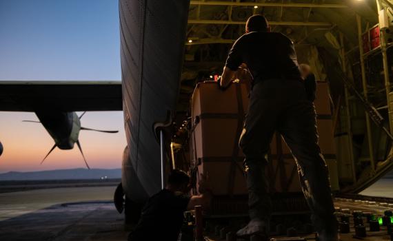 אף גרגיר לא ייכנס? ישראל תצניח סיוע לעזה