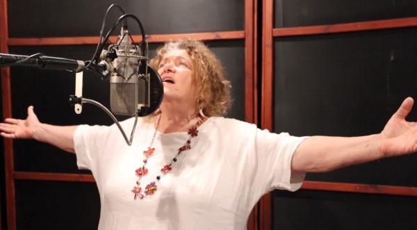 לאה שבת בשיר מתהילים: "המילים המיוחדות עושות את הקירבה"