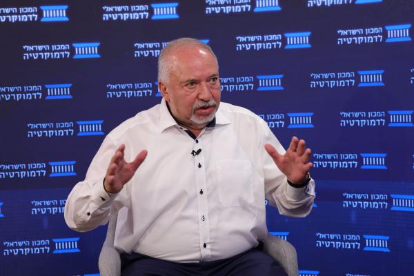 ליברמן: "צריך לתת כמה שפחות לגיטימציה לשלטון המשתמטים"