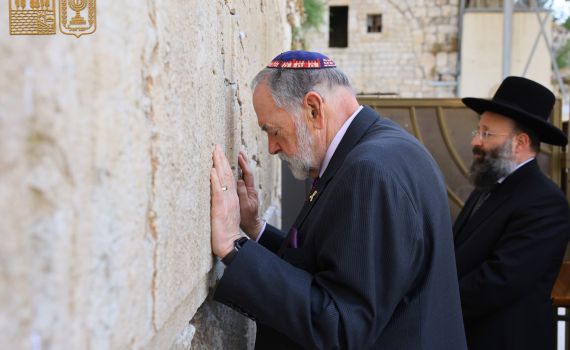 שגריר ארצות הברית בישראל הגיע לתפילה בכותל