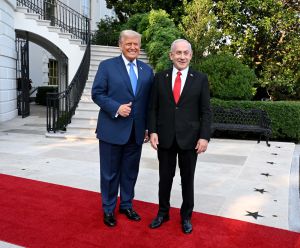 טראמפ בפתח הפגישה הדרמטית: "נתקדם לשלב ב' כשחמאס יתפרק"