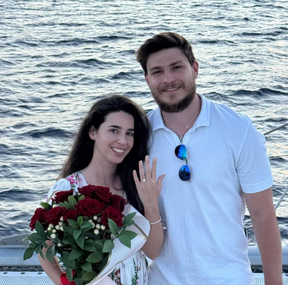 מזל טוב: שורדי השבי סשה טרופונוב וספיר כהן התארסו