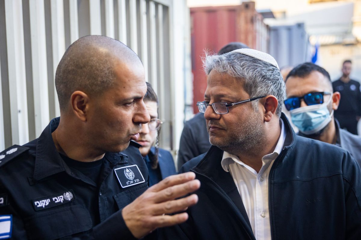 פרשת ביקורי הצלב האדום: נציב שב"ס נגד המל"ל