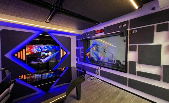 השדרן הסרוג האחרון עוזב את קול חי מיוזיק