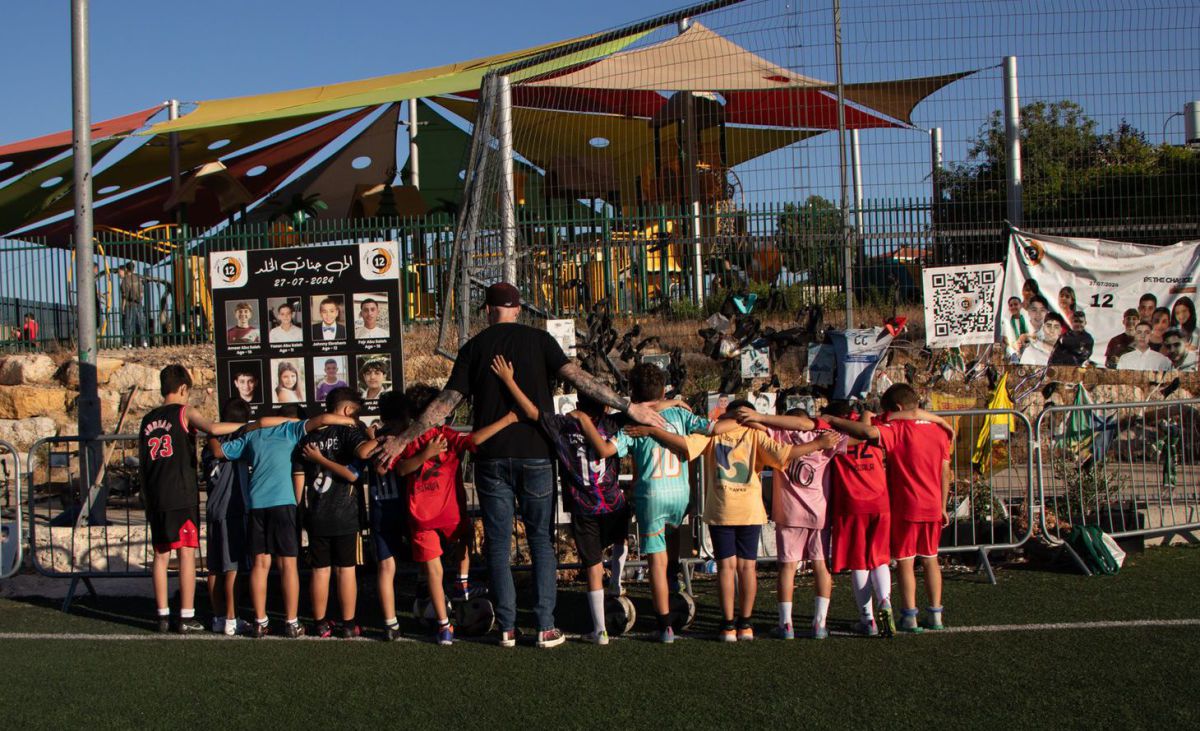 שנה לאסון מג'דל שמס: רביב כנר במחווה עם ילדי העדה | צפו