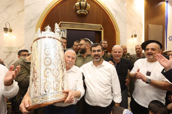 ספר התורה של יד לאחים הוכנס לבית כנסת בהר חומה