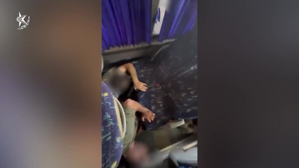 צפו: 17 שוהים בלתי חוקיים אותרו באוטובוס עם דופן כפולה