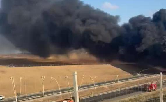 אירוע חריג בכביש 6: שריפה פרצה במשאית שהובילה חומרים מסוכנים