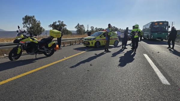 פוריה: רכב התנגש ברכב שנעצר בצד הדרך – 3 פצועים אנוש