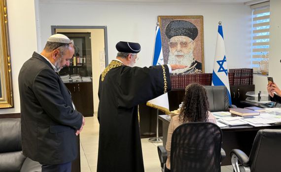 אחרי שש שנות סירוב: שודד הבנקים נתן גט לאשתו