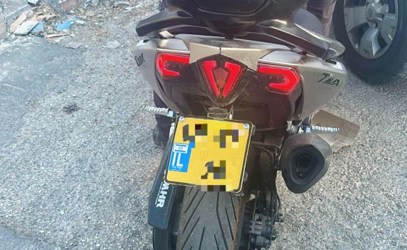 כתב אישום: בתום מרדף- השליך אקדח מתחת לניידת וניסה לברוח