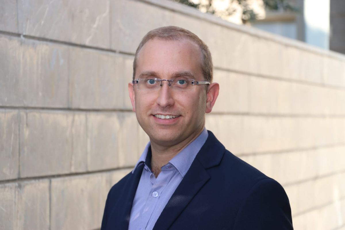 חוקר באוניברסיטה בניו יורק: עו"ד סרוג מצטרף לישראל היום