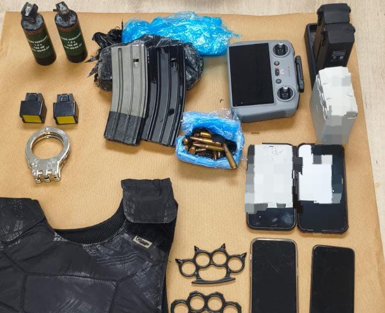 במהלך פעילות במשולש התגלו אקדח במקפיא ומטעני חבלה