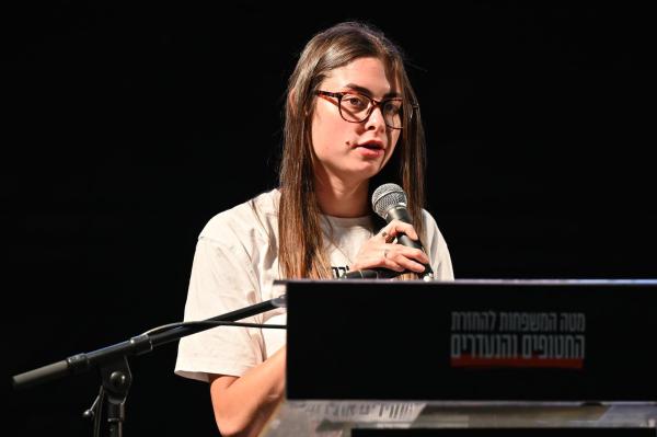 “תזכרו אותנו בקידוש שישי” – זעקת לב של בת דודתו של החטוף רום