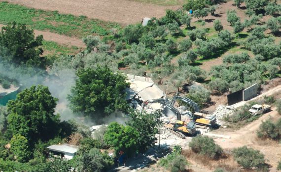 צפו: צה"ל הרס בתים לא חוקים מהם ירו לעבר עמק חפר