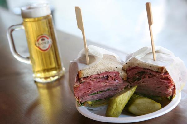 חיידק ליסטריה בפסטרמות ונקניקים: "לא לצרוך את המוצרים"