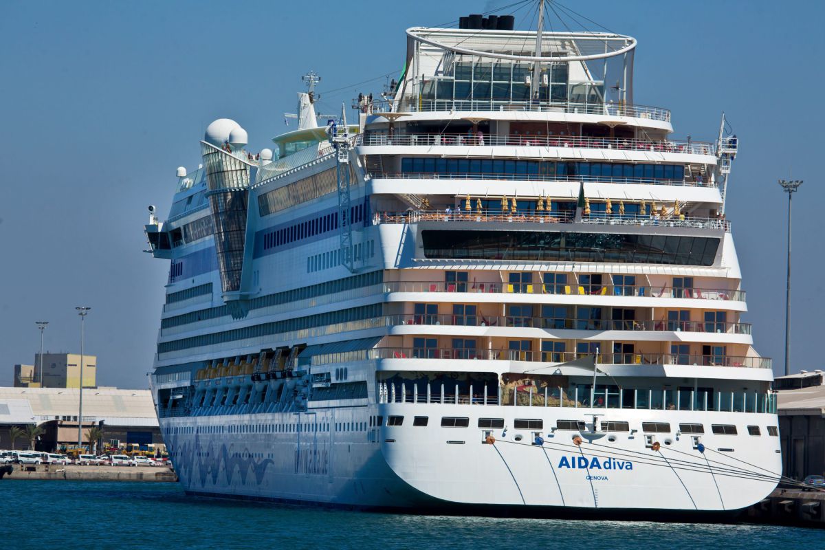 בעקבות הפגנות: ישראלים תקועים על ספינה ביוון