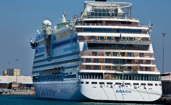 בעקבות הפגנות: ישראלים תקועים על ספינה ביוון