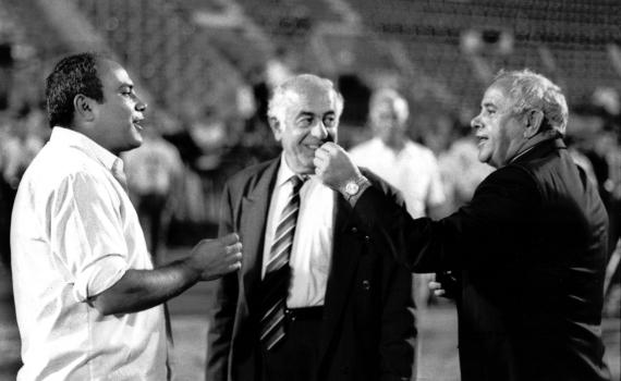 התחבא מהנאצים בבור במשך 3 שנים והפך לאגדת כדורגל