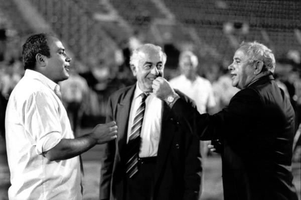 התחבא מהנאצים בבור במשך 3 שנים והפך לאגדת כדורגל