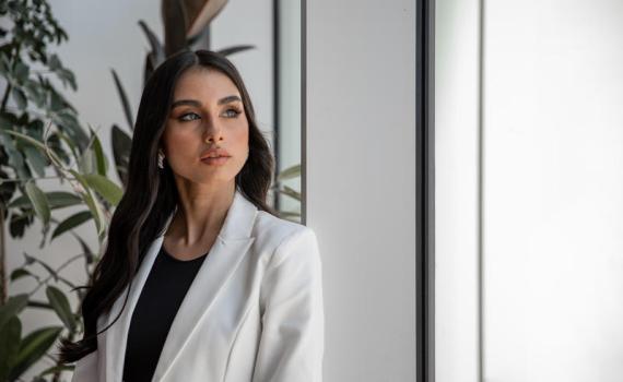 נוק אאוט: מגי טביבי דרסה את טלי מורנו