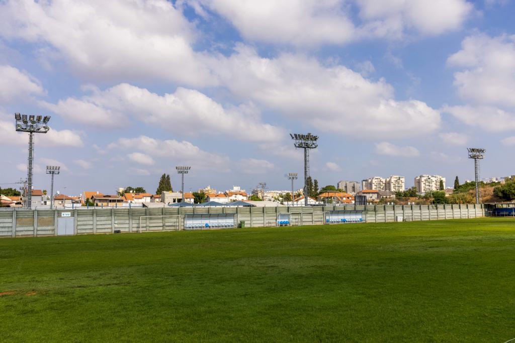 הממשלה אישרה: מגרשי הספורט בישראל יפיקו חשמל