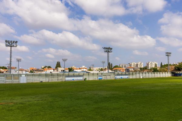 הממשלה אישרה: מגרשי הספורט בישראל יפיקו חשמל