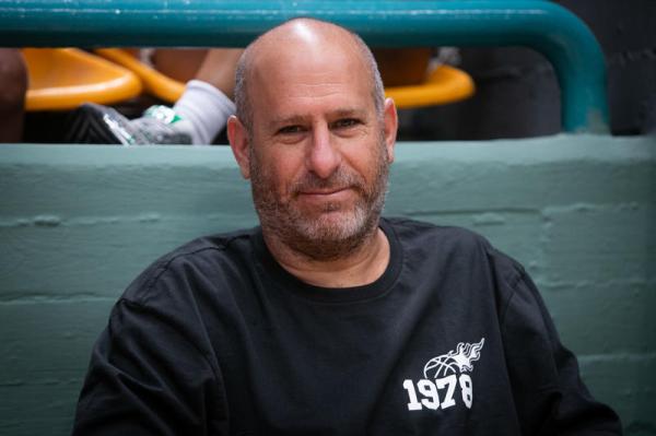 חנוך דאום מתפוצץ: "של נעליך כשאתה מדבר עליהם"