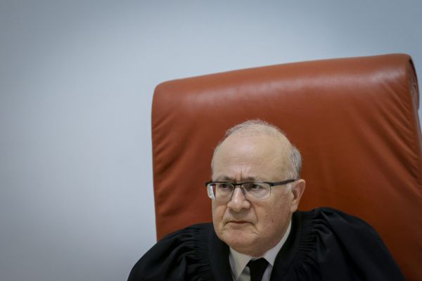 בלי יצחק עמית בהרכב: בג"צ פסק לטובת הממשלה