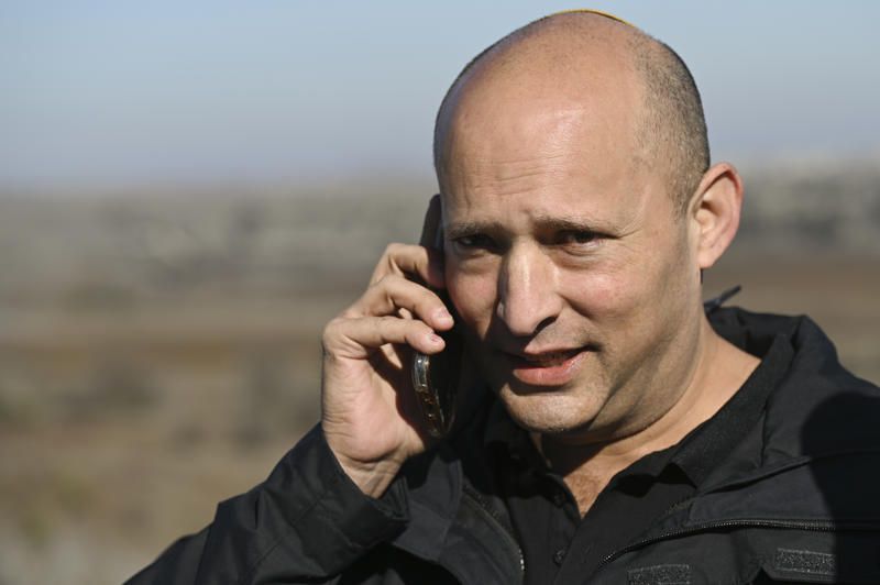 קרא להוריד אפליקציות: חשבון ה-X של נפתלי בנט נפרץ