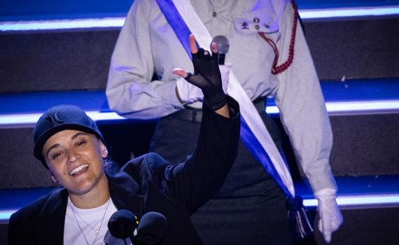 שורדת השבי נגד סטארמר: "זו לא דיפלומטיה – זה כישלון. תתבייש"