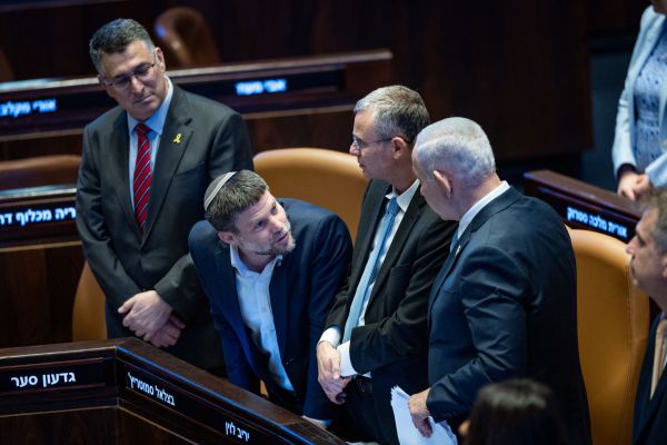 לקראת הפגישה עם טראמפ: המחלוקת בממשלה לגבי העסקה