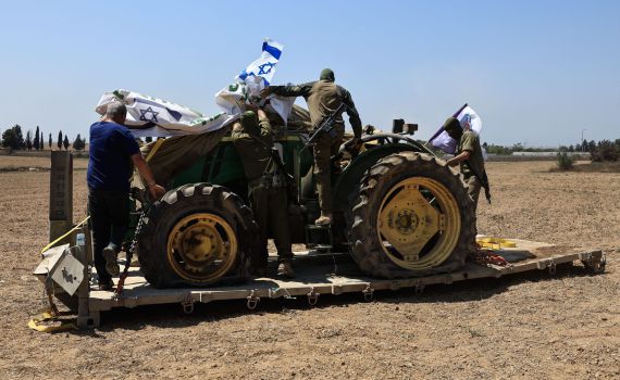 כוח גבעתי החזיר טרקטור שנבזז מכפר עזה ב-7.10 | צפו
