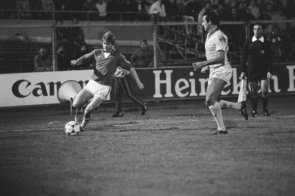 ריי קנדי: ממפעל הממתקים לפסגת הכדורגל וההתרסקות