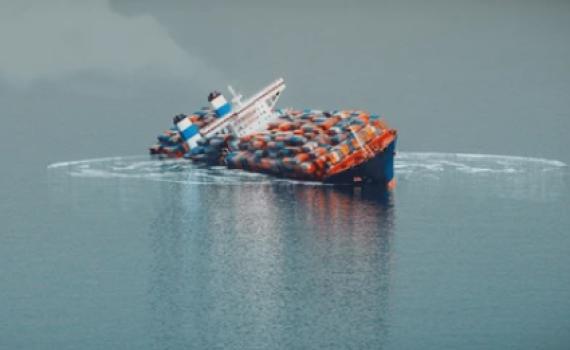 דרמה בים האדום: ספינה שהותקפה על ידי החות'ים שוקעת