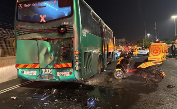 2 רוכבי אופנוע נהרגו מפגיעת אוטובוס סמוך לבת ים