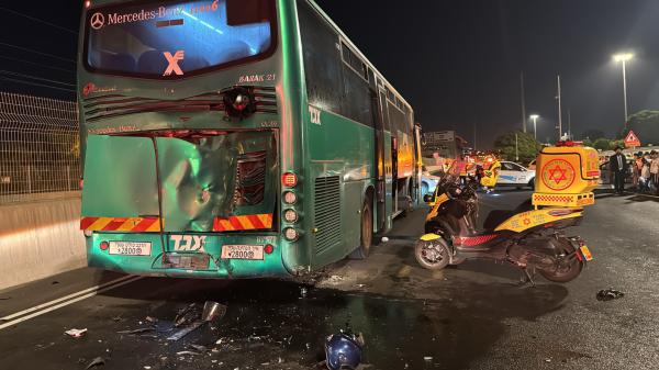2 רוכבי אופנוע נהרגו מפגיעת אוטובוס סמוך לבת ים