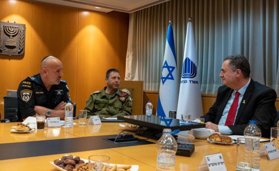 שר הביטחון: יוקם גוף משותף לטיפול באלימות נגד חיילי צה"ל